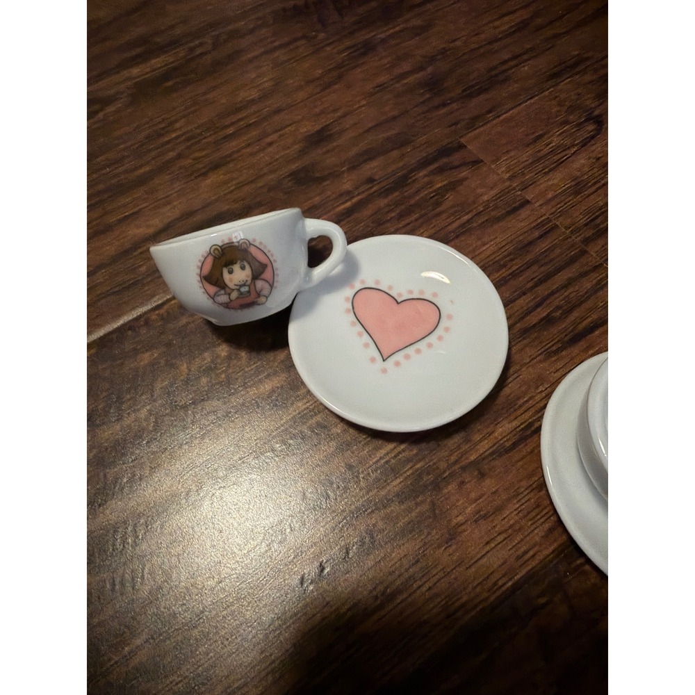 Arthur PBS Kids D.W.‎ Read Miniature Ceramic Tea Set 8pc Cups Saucers Pink Heart